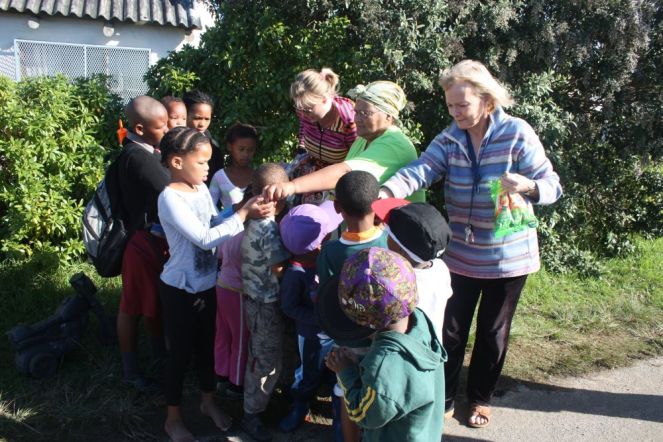 madiba dy handing out sweets at safe house 001